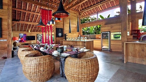 Villa Kalua Dining area