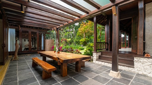 Villa Kamaniiya Dining area