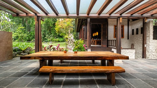 Villa Kamaniiya Dining area
