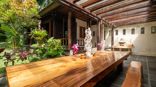 Villa Kamaniiya Dining area