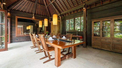 Villa Kamaniiya Dining area