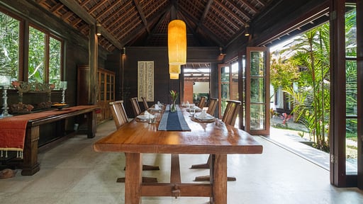 Villa Kamaniiya Dining area