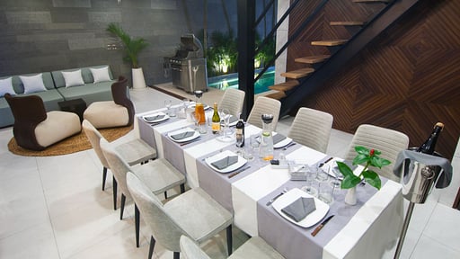 Villa Kamis Dining area