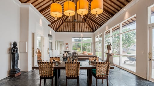 Villa Karang Kembar Tiga Dining area