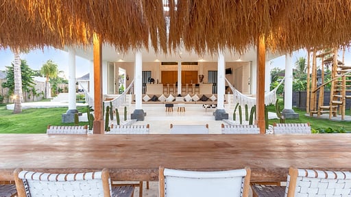 Villa KaRein Dining area