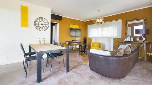 Villa Karma Dining area