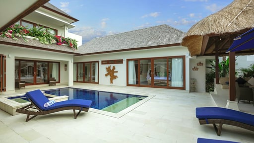 Villa Kashantre Blue Swimming pool