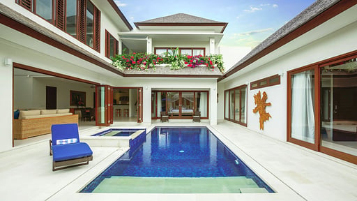 Villa Kashantre Blue Swimming pool