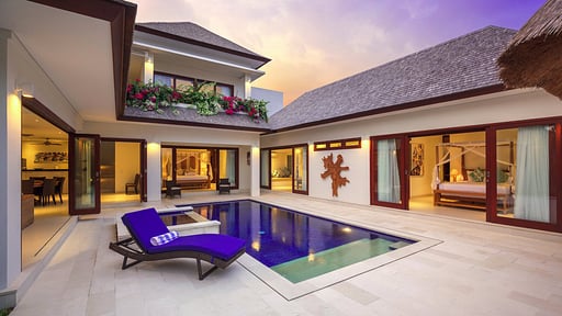 Villa Kashantre Blue Swimming pool