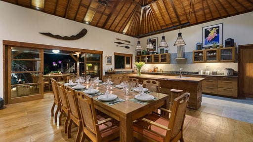 Villa Kavaya Dining area