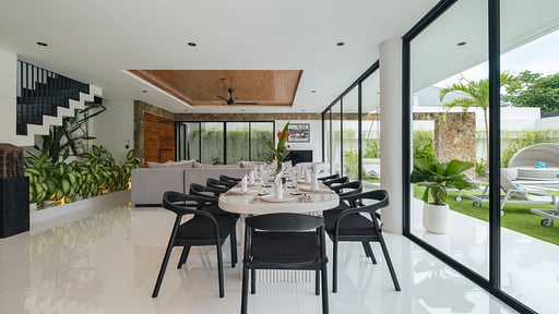 Villa Kawis Dining area