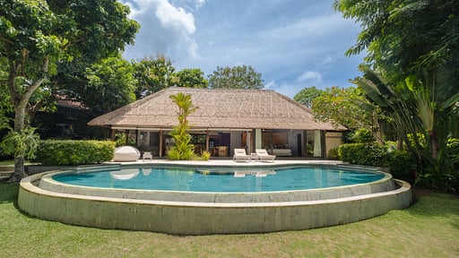 Villa Kayu Merah