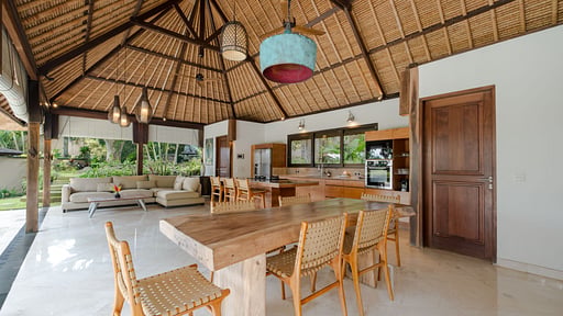 Villa Kayu Merah Обеденная зона