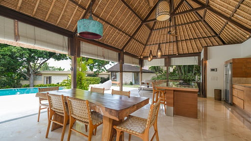 Villa Kayu Merah Обеденная зона