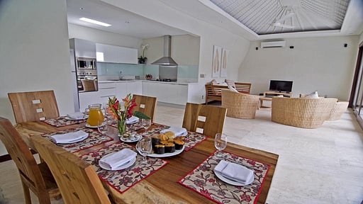Villa Kejora Sepuluh Dining area