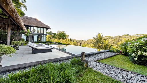 Villa Kelusa Swimming pool 2