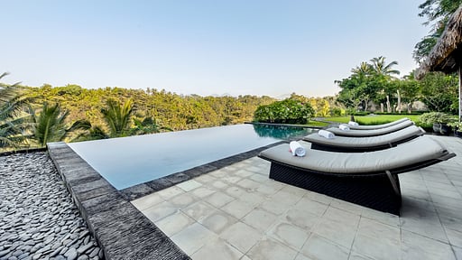 Villa Kelusa Swimming pool 2