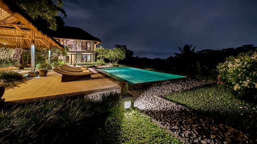 Villa Kelusa Swimming pool 2