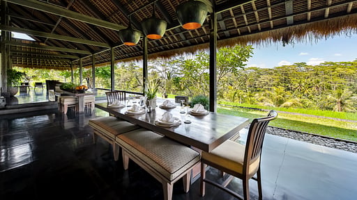 Villa Kelusa Dining area