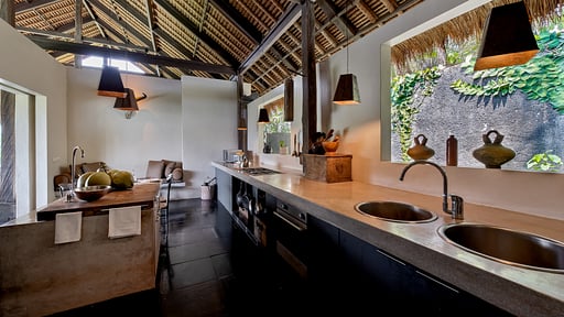 Villa Kelusa Kitchen 1