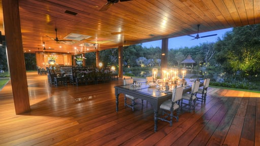 Villa Khum Sak Tong Dining area 1