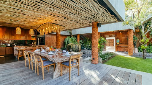 Villa Kimaya Dining area 2