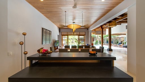 Villa Kinara Dining area
