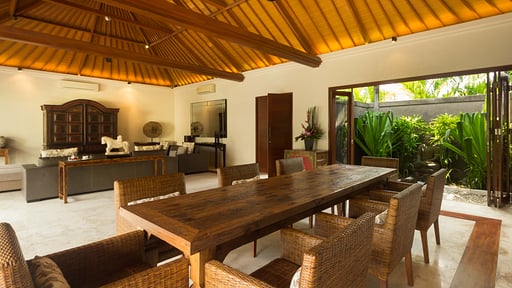 Villa Kipi Dining area