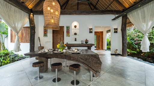 Villa Ku Besar Dining area