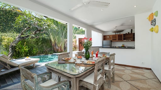 Villa Ku Tama Dining area