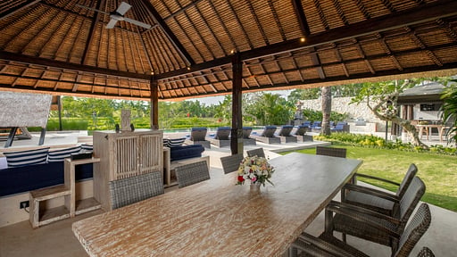 Villa Kubu Dewi Sri Dining area 2