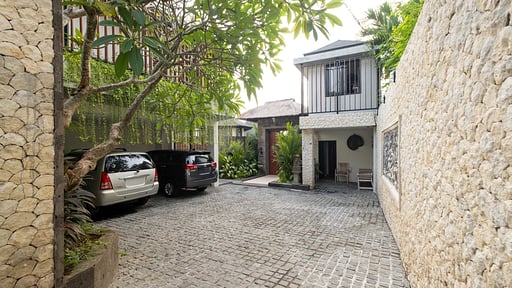 Villa Kubu Dewi Sri Parking areas