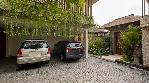 Villa Kubu Dewi Sri Parking areas