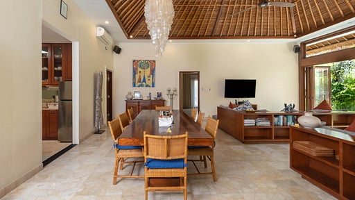 Villa Kupu Kupu Dining area