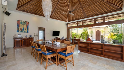 Villa Kupu Kupu Dining area