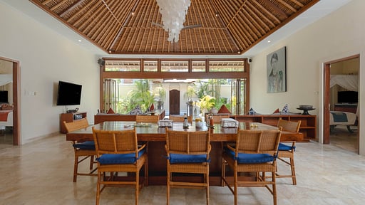 Villa Kupu Kupu Dining area