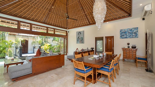 Villa Kupu Kupu Dining area