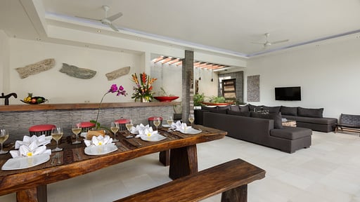 Villa Kyah Dining area