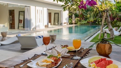 Villa Kyah Dining area