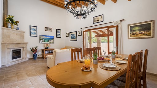 Villa La Caseta Dining area
