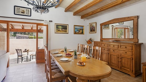 Villa La Caseta Dining area