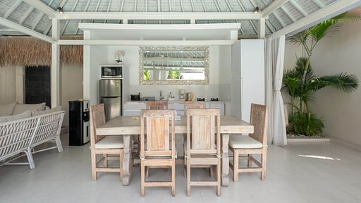 Villa La Dolce Dining area