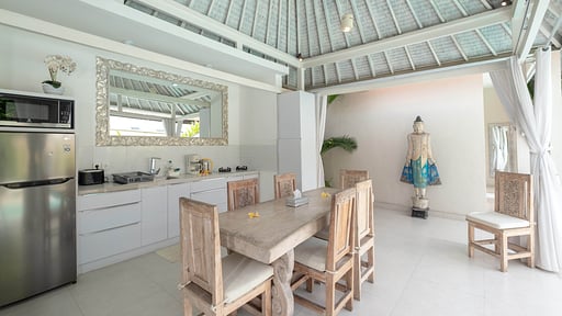 Villa La Dolce Dining area