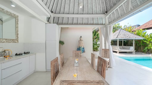 Villa La Dolce Dining area