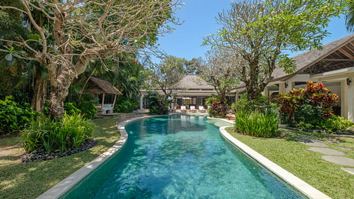Villa LA LI Swimming pool 1