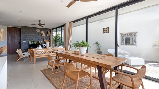 Villa La Paz Dining area