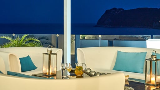Villa La Pearl Salon