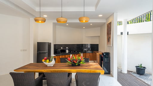 Villa La Sirena Dining area