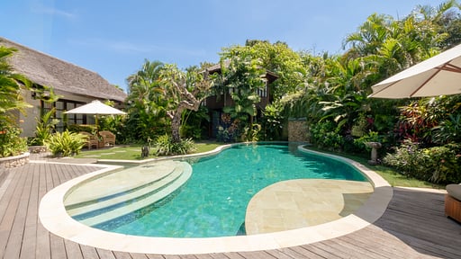 Villa LA TA Swimming pool 2