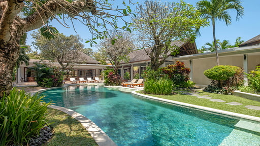 Villa LA TA Swimming pool 1